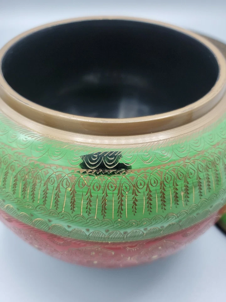 Intrincado plato pintado de madera tallado a mano y plato cubierto ¿Uzbeko? Rusia? ¿Asiático? Foto 4 de 4