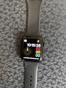 Apple Watch SE (Gen 2) Black 32 GB GPS With Band