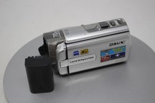 Sony DCR-SX65 4 GB Carl Zeiss Vario-Tessar Handycam Camcorder f/1.8 Silver Black