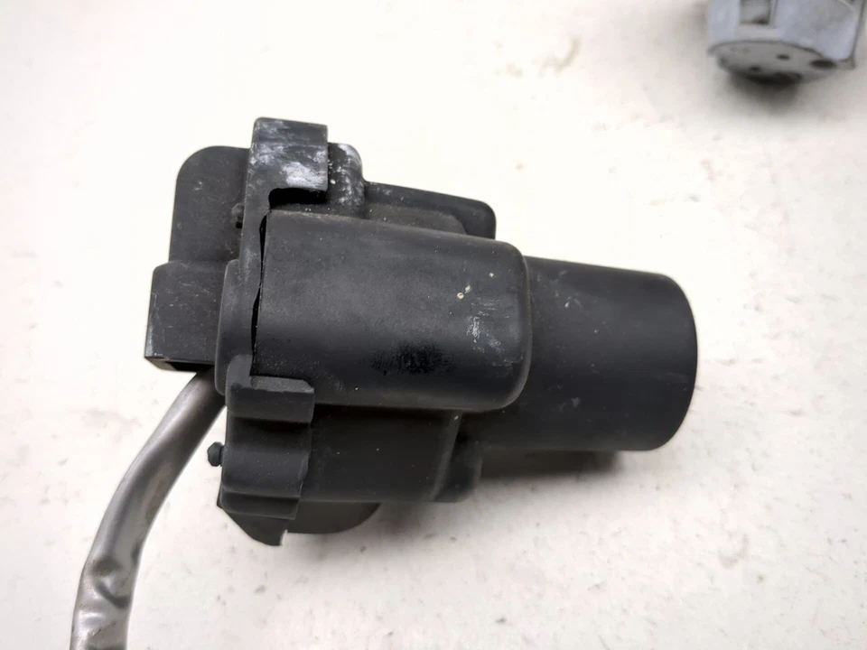 97-09 Yamaha Royal Star Tour Deluxe XVZ1300LT Lock Set Ignition Switch Cap & Key - Image 3 of 4