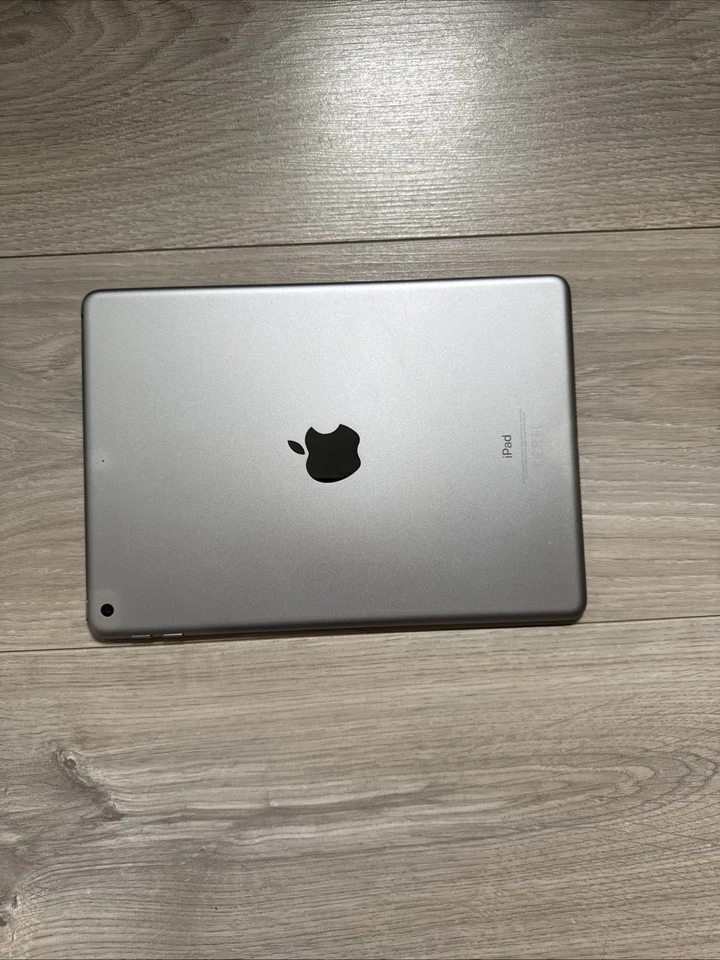 Apple iPad 6. Gen. 128GB, WLAN, 24,64 cm, (9,7 Zoll) - Spacegrau mit Apple Pen - Bild 3 von 4