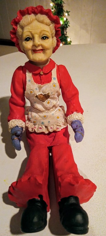 VINTAGE MRS CLAUS SHELFSITTER  CERAMIC ARTICULATED  REALISTIC FEATURES  HEAVY P
