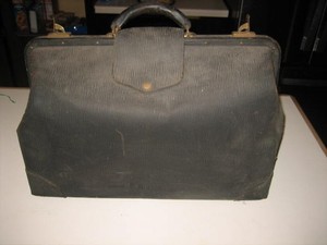 Large Antique Vintage Leather Doctors Bag  *CIRCA 1920* wisconsin estate