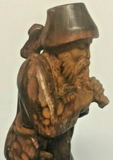 Große Holz geschnitzte asiatische Mann Statue Figur Rauchen Pfeife hält Axt 14"