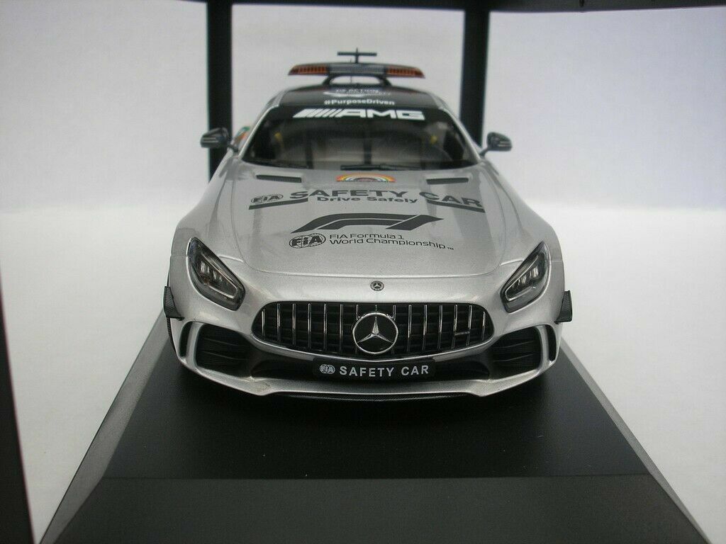 Diecast 1:18 Model Car Minichamps Mercedes-Benz AMG GTR