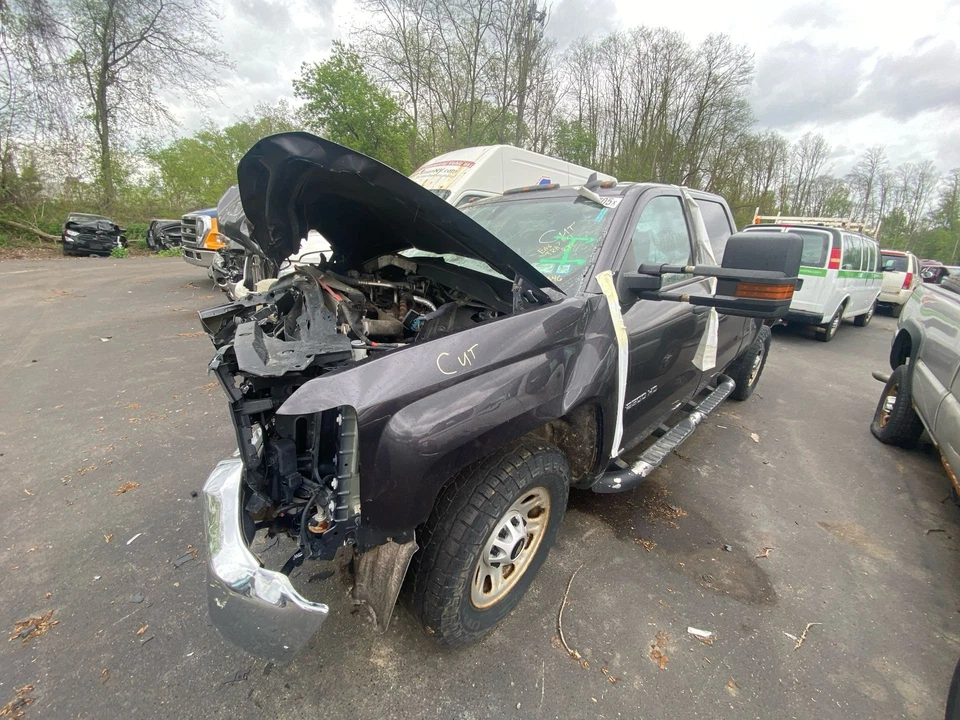 Used Rear Axle Assembly Rear fits: 2016 Chevrolet Silverado 2500 pickup w/fill p Foto 4 de 4