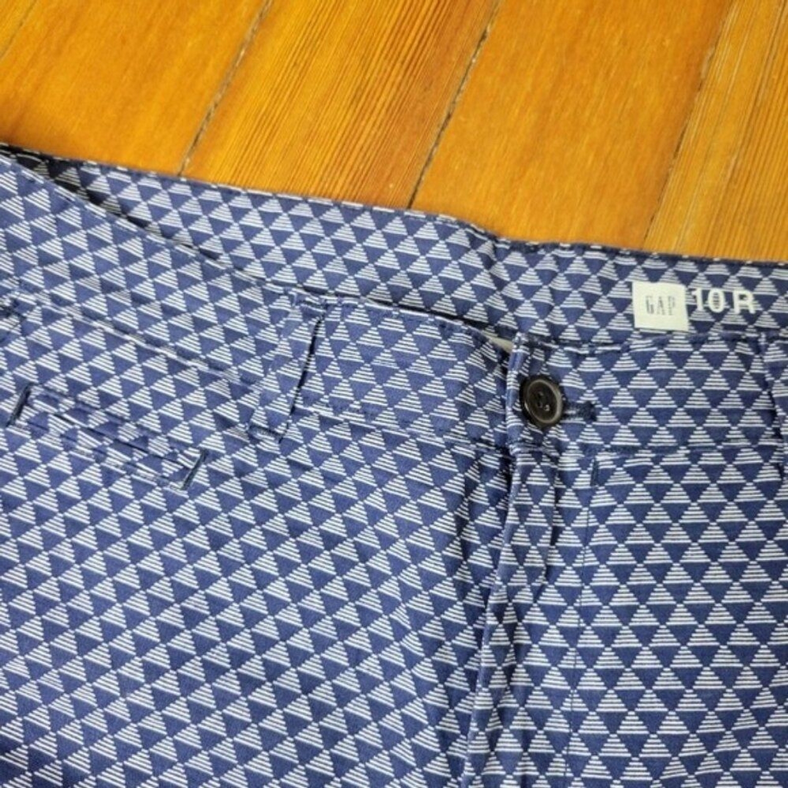 Gap Flat Front Geometric Triangle Shorts Size 10R… - image 5