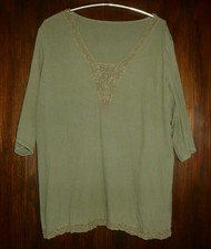 hübsches oluvgrünes  Shirt mit Spitze - Gr....