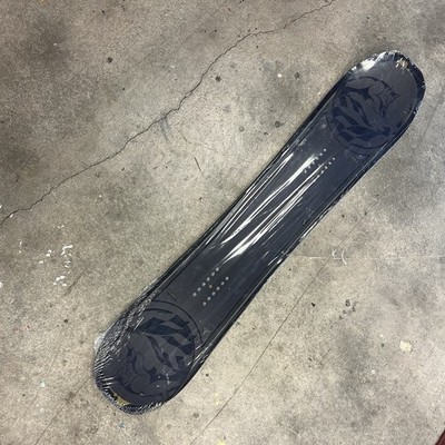 Cardiff Lynx 142cm Regular All-Mountain Snowboard Black 2x4 Mount Pattern