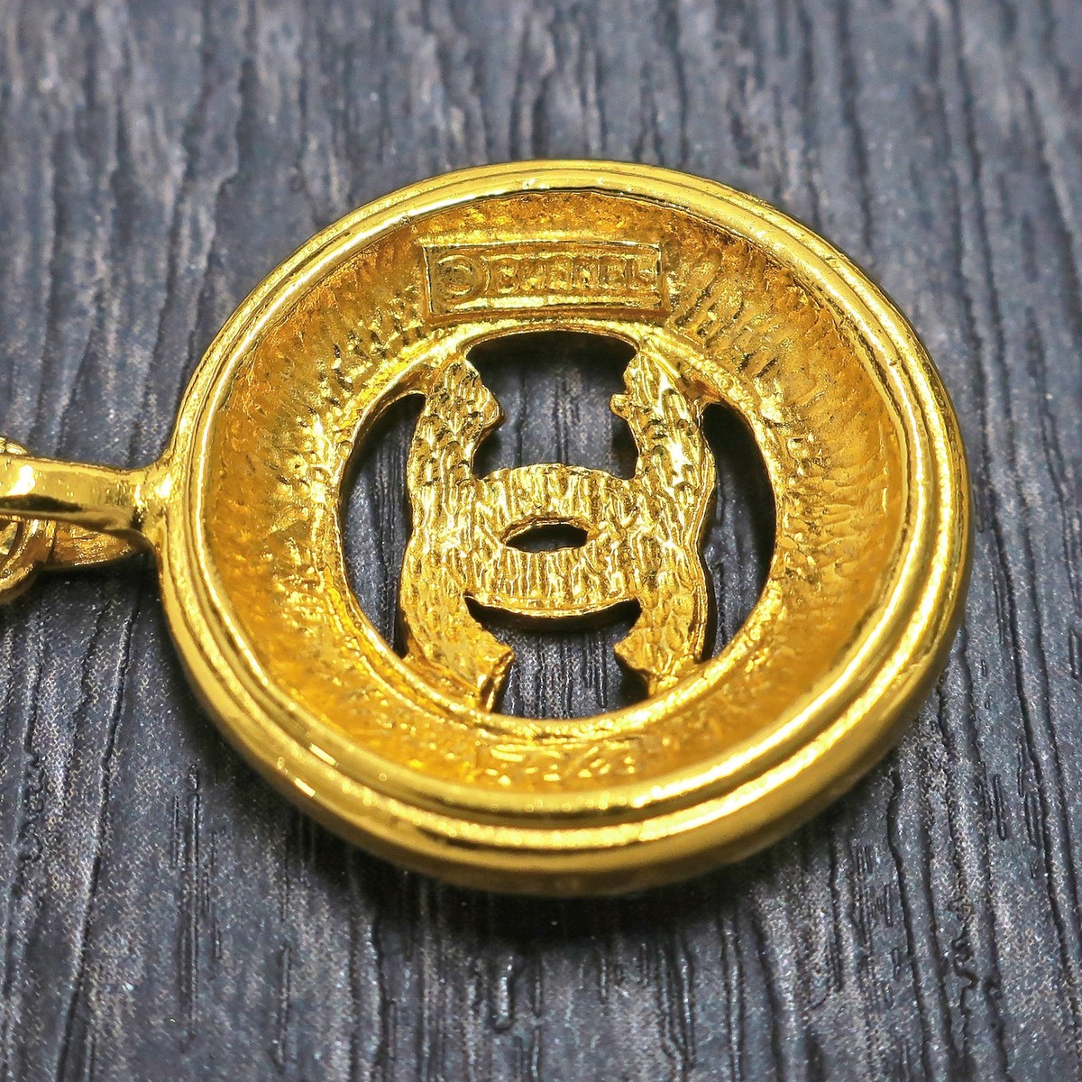 ヴィンテージCHANEL ゴールド ロゴチャーム CHANEL Gold Plated CC Logos Round Charm Vintage Necklace Pendant