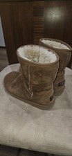 UGG shearling Lined Classic Boots Youth Size 4. Chestnut Brown .