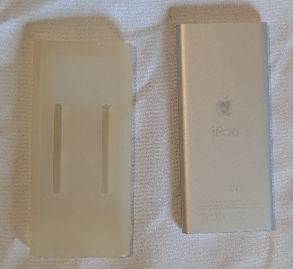 EXCELLENT COSMETIC! Apple iPod nano 2nd Gen 4GB Silver A1199 UNTESTED Retro - Image 3 of 4