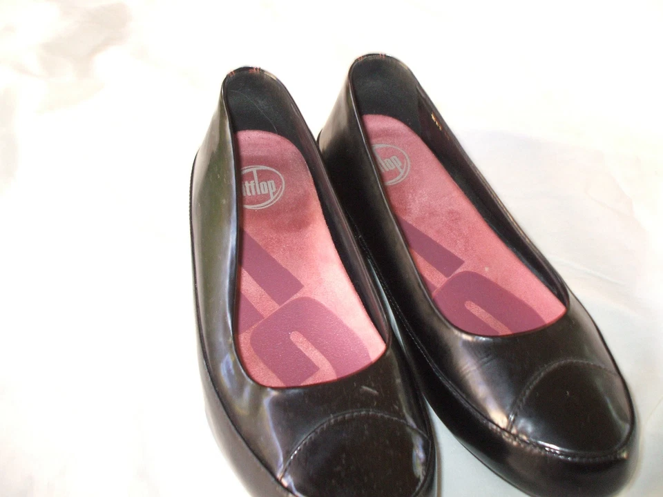 FITFLOP Sz38(7) BLACK PATENT FLAT PLATFORMSHOES-AS NEW - image 2 of 4