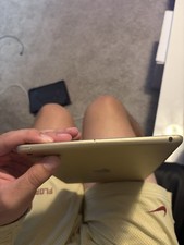 Apple iPad Series 9.7in Wi-Fi Tablet 32GB Storage Capacity, Gold