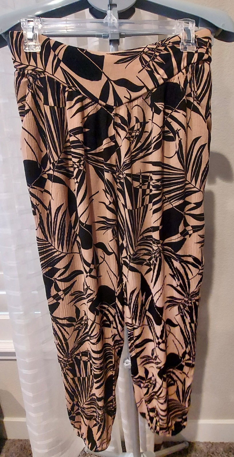 Wild Fable Pants Women's Size Medium Rayon Jogger Pull On Black Beige Floral