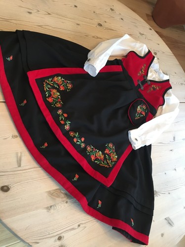 SPECIAL Girl`s 3 yr EU98 NORWEGIAN FESTDRAKT BUNAD Norway excellent pre own