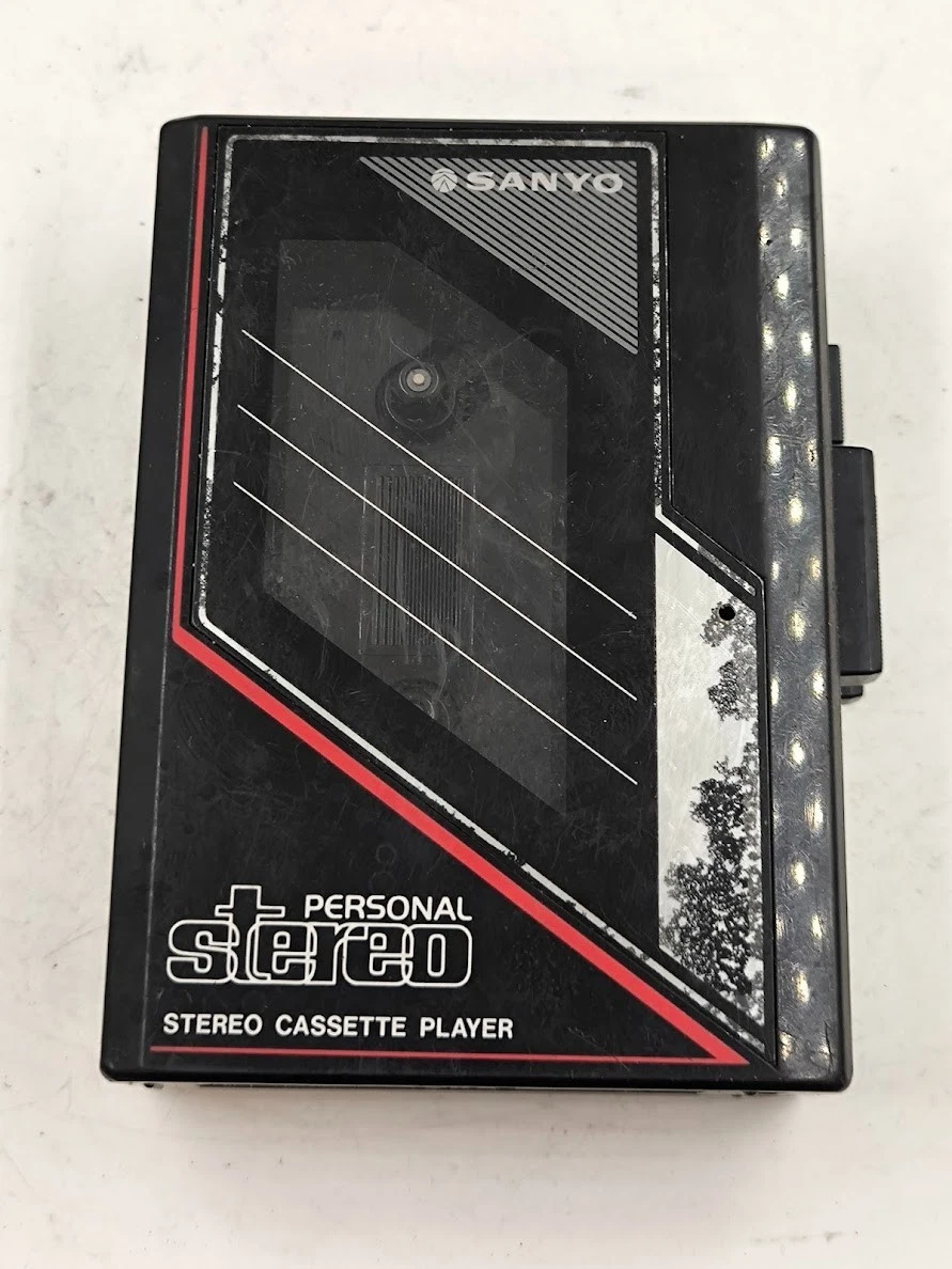 Lecteur Cassette Sanyo TRC 1150 – Vintage, Fonctionnel, Petite Usure