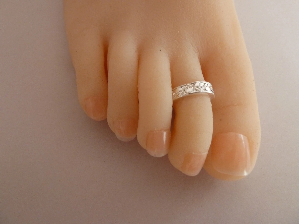 2x 925 Sterling Silver plated Toe Ring ALLERGY FREE SKULLS. For