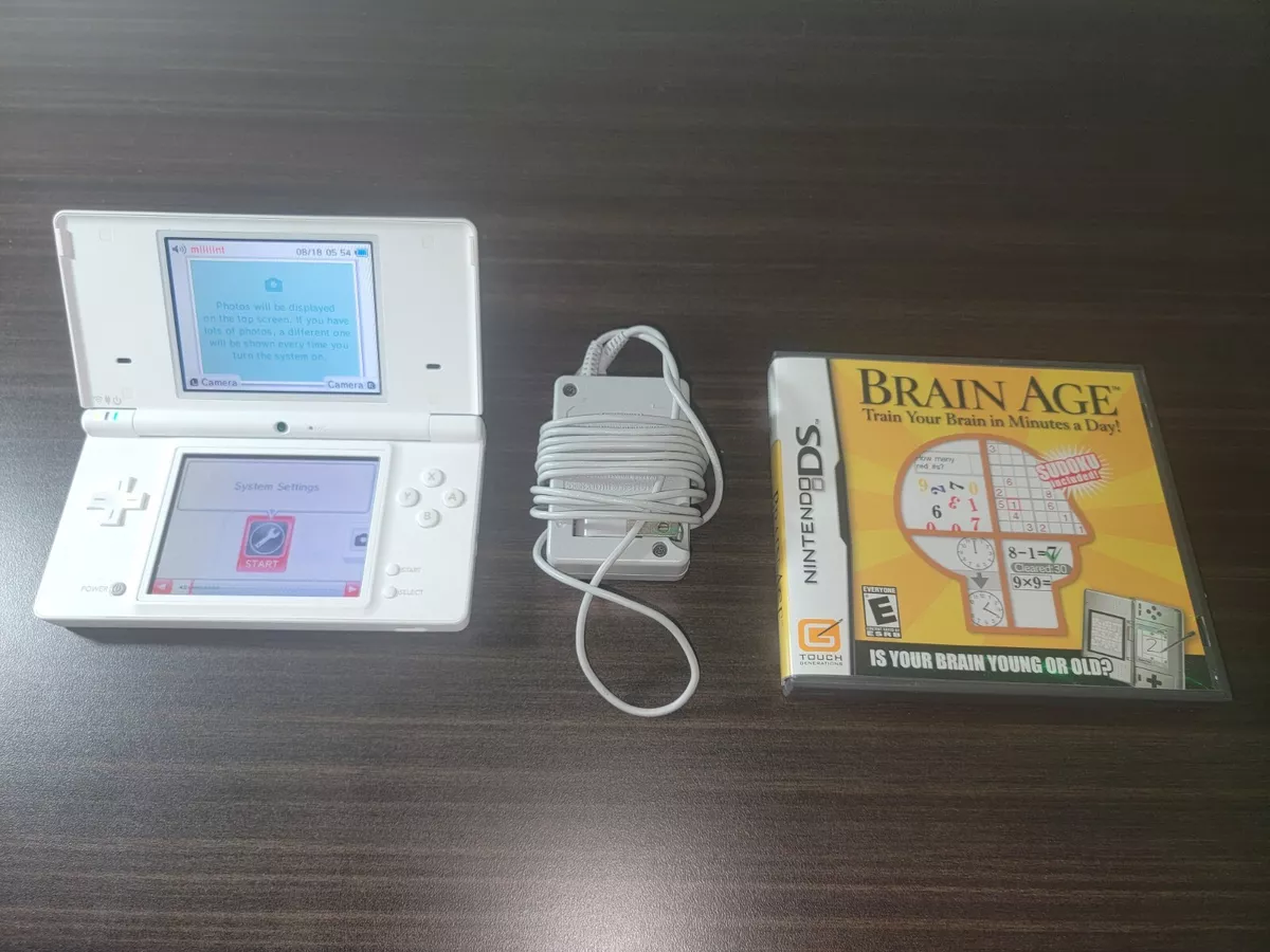 Nintendo DSi White Handheld System w/ Charger