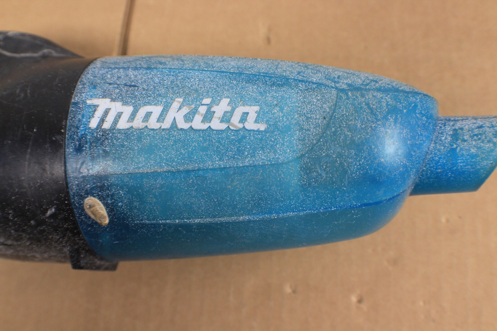 Makita XLC02 18V Cordless Vacuum Compact W/6.0Ah Battery Attachments