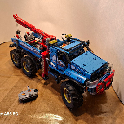 LEGO Technic 42070 Allrad-Abschleppwagen Set 1862 Teile batteriebetr. Anl.