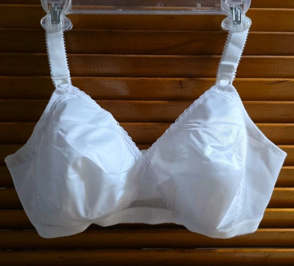 Sujetador Vintage Playtex Cross Your Heart #655 Talla 44C Blanco Ligeramente Forrado Foto 2 de 4
