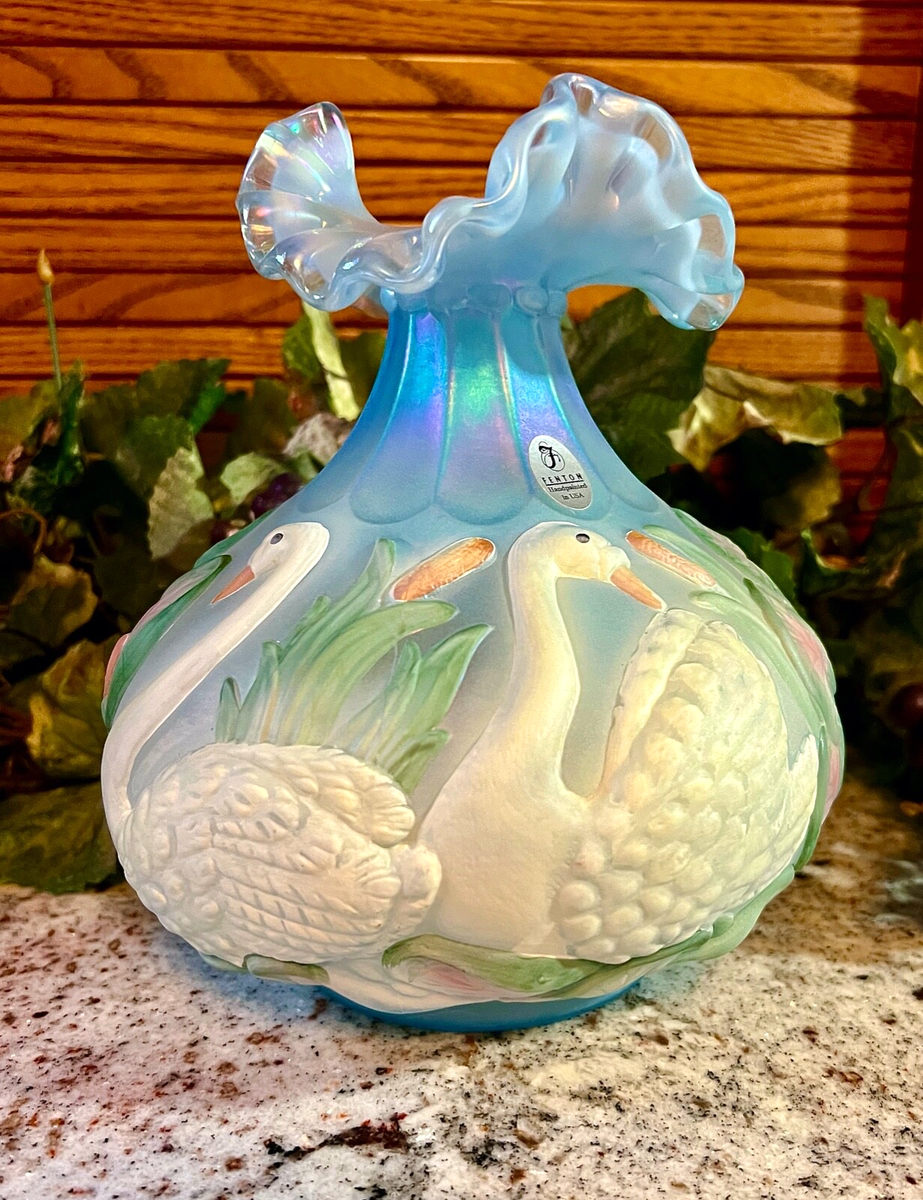 Fenton**MISTY BLUE IRIDESCENT GLASS SWAN/CATTAIL VASE*QVC #C62404
