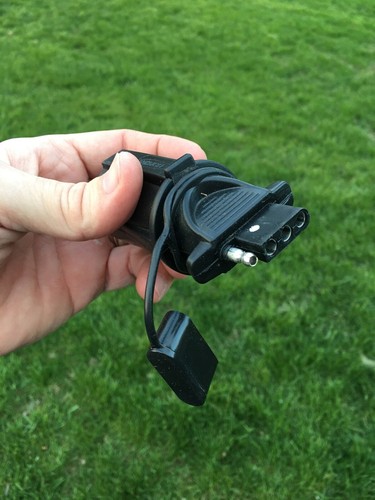 Trailer Towing Adapter 7 to 4 Blade Flat Adapter - Hopkins Manufacturing 47355 - Picture 4 of 4