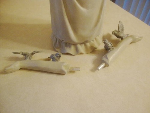 Design TOSCANO Joyful Girl w/Birds Arms Outstretched Sculpture Garden Statue! - Picture 11 of 12