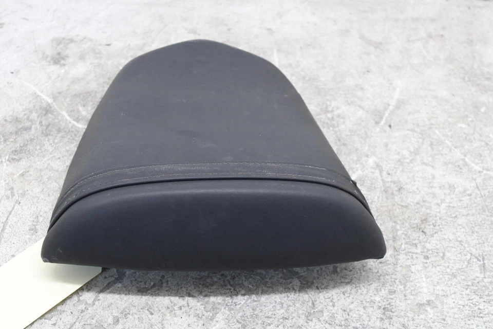 04 05 SUZUKI GSXR600 GSXR 600 GSXR750 750 OEM REAR PASSENGER SEAT 29G PAD L16 - Image 4 of 4