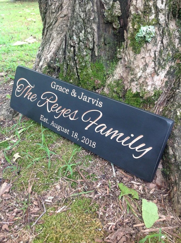 Letrero de apellido grabado personalizado, regalo de boda, regalo de aniversario, letrero de madera Foto 3 de 4