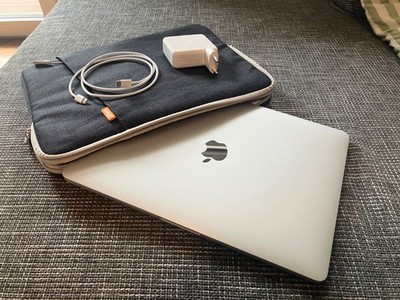 MacBook Pro 13'' (2018) | Core i5 Quad-Core | 16 GB RAM | 512 GB SSD | Top Zustan