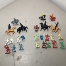 Vintage 25 Piece Cowboys  Indians Plastic Toy Soldiers Hong Kong Vtg