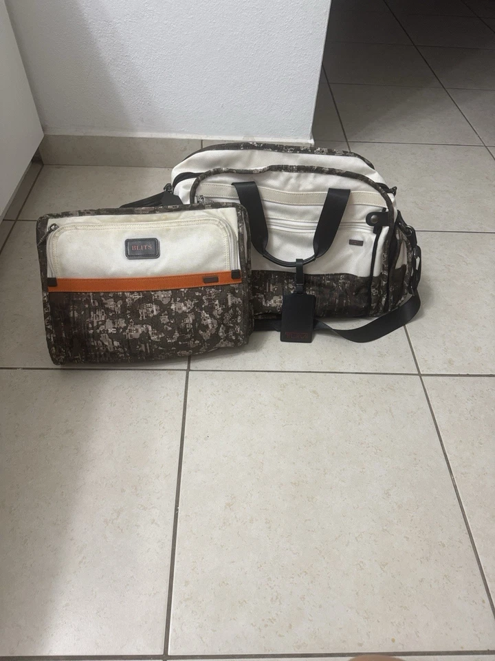 Bolso de Lona Tumi Crema y Camuflaje Foto 4 de 4