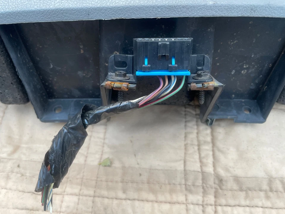 Ford E250 E350SD 2009-2014 panel de ajuste reforzado de rodilla delantero del conductor 9C2415044F08A Foto 2 de 4