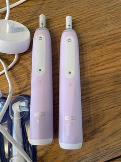 Oral B Zwei Elektrische Zahnbürsten