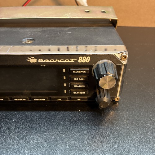 Uniden Bearcat 880W 40-Channel CB Radio w/Microphone - Picture 7 of 13