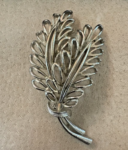 Vintage Lisner Silver Tone Leaf Brooch
