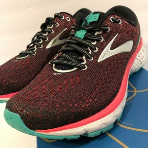brooks black and pink