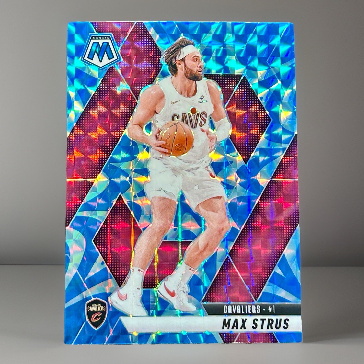 Max Strus Blue Prizm 2024-25 Panini Mosaic #11