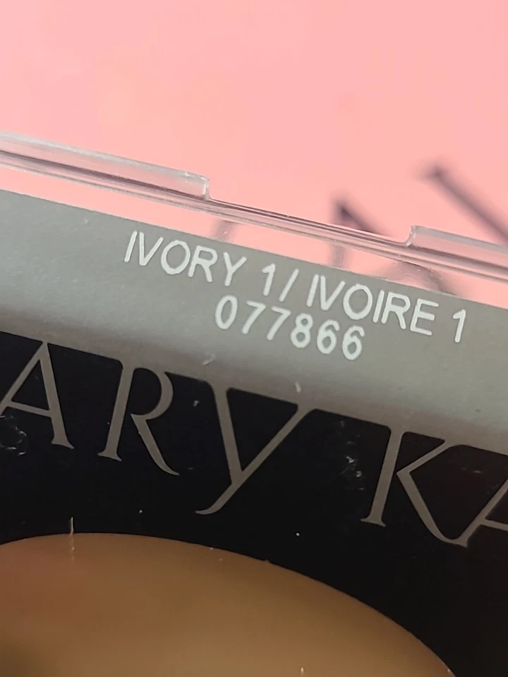 BASE CREMA A POLVO MARY KAY ENDLESS PERFORMANCE Marfil 1,35 OZ Foto 2 de 2