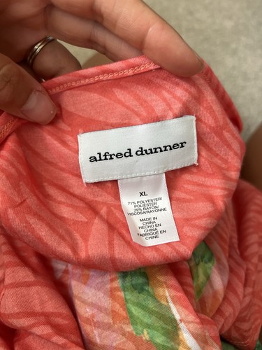 Alfred Dunner Women’s XLARGE Red Short Sleeve Parrot Top Mint Condition - Picture 3 of 5