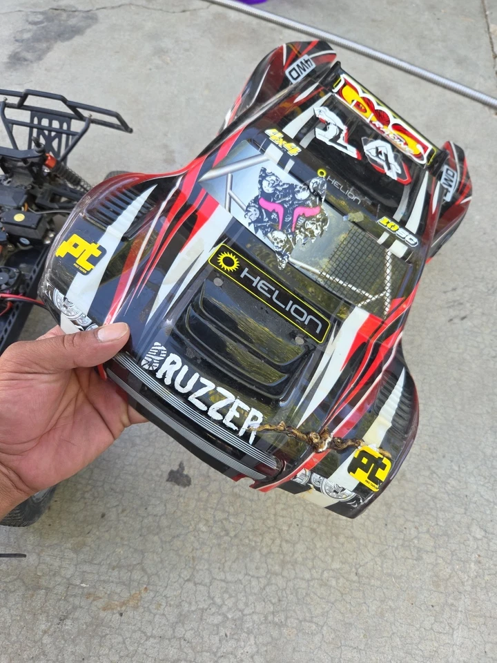 Helion Dominus 10sc Truck Untested  - Image 3 of 4