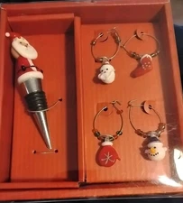 Christmas Wine Glass Charms Set of 4 Holiday Cheers& Wine Stopper New in Box