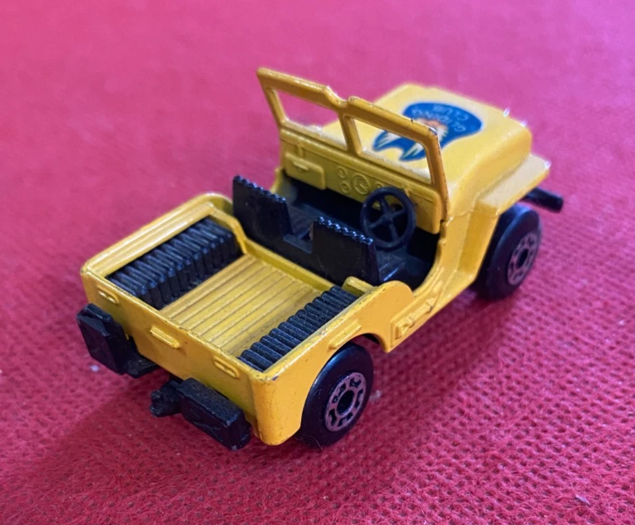 MATCHBOX LESNEY Superfast Auto JEEP N. 38 GLIDING CLUB (1976) Metallo Giallo - Immagine 2 di 3