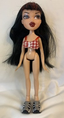 Bratz Jade Puppe rote Lippen rot Gingham Top Turnschuhe