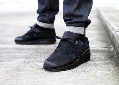 nike air max one triple black