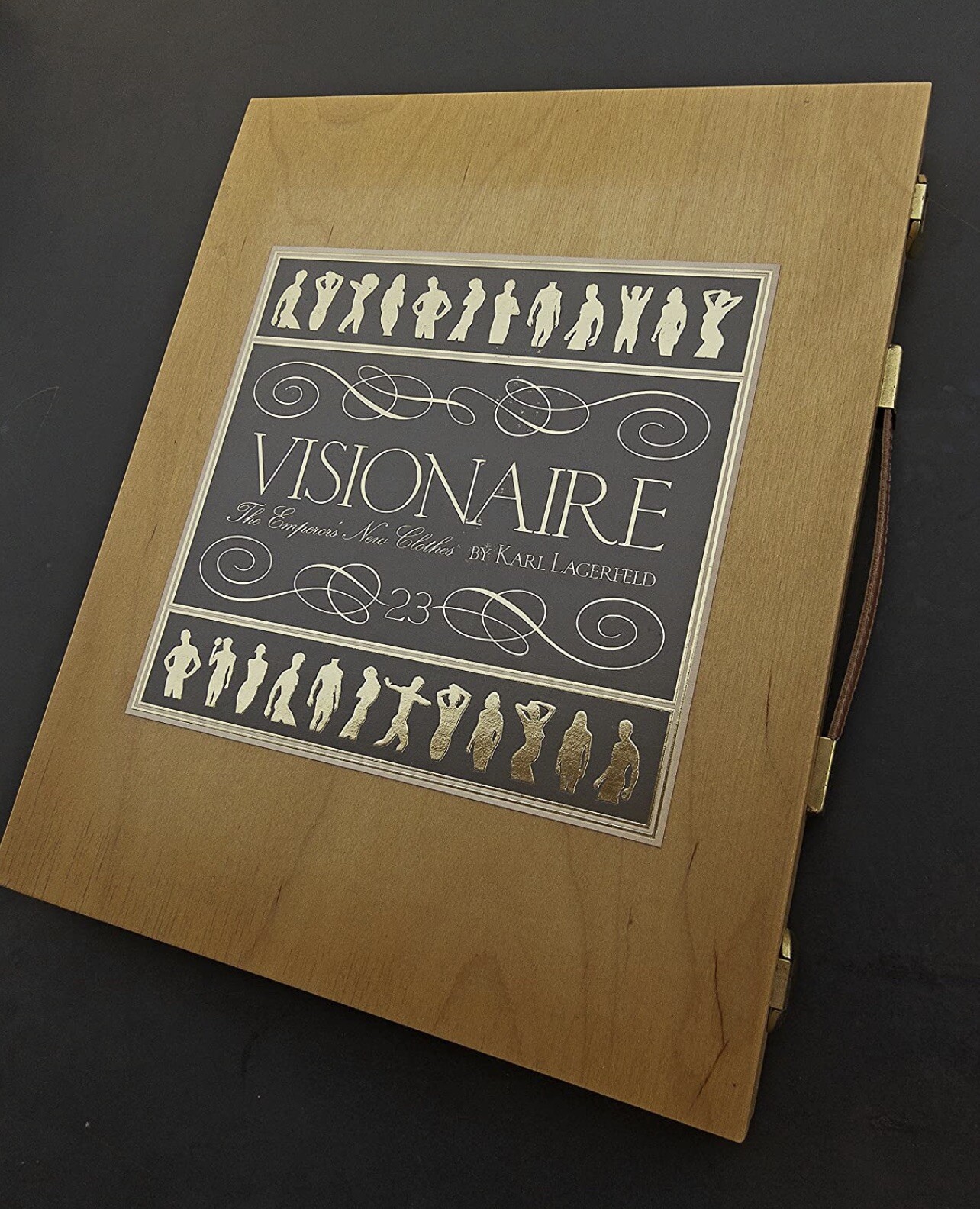 1888645067 - A Visionaire 23. Emp