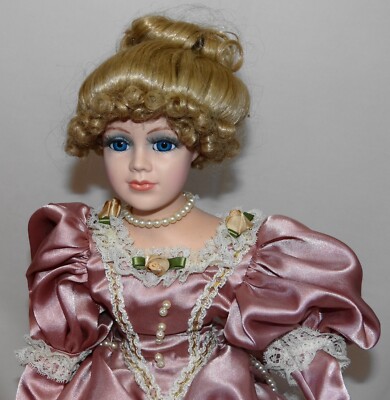 old porcelain doll couple Beige/Green Wool/Porcelain