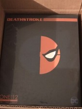 NEW MEZCO BATMAN DC COMICS DEATHSTROKE ONE 12 COLLECTORS GRADE